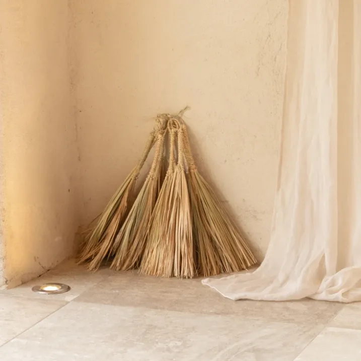 Balai naturel long en paille