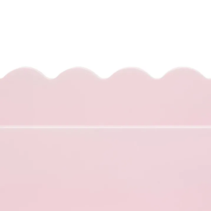 Bibliothèque enfant en bois rose avec étagères