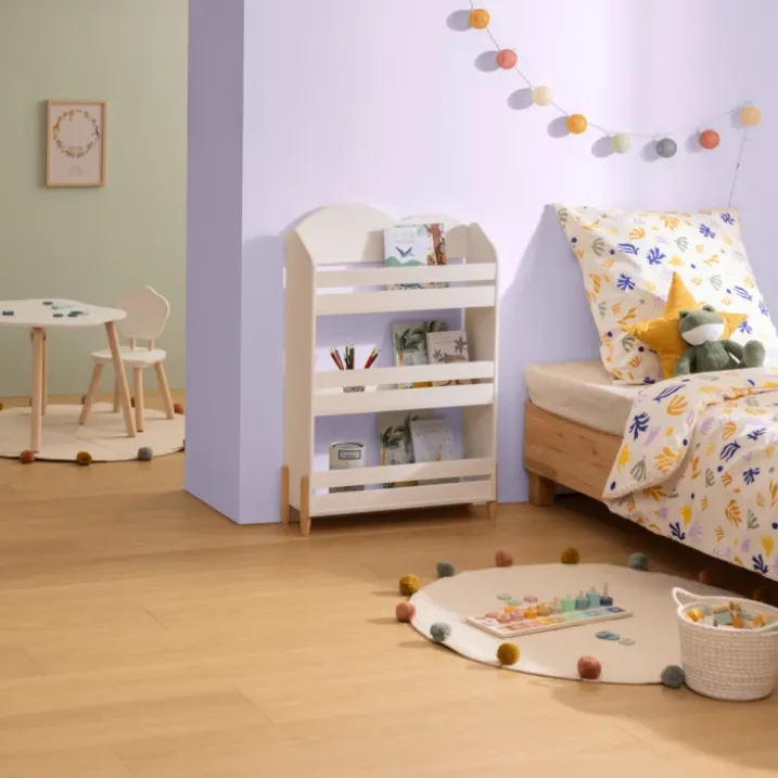 Bibliothèque enfant à étagères ouvertes forme organique