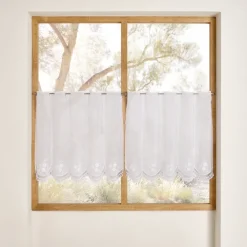 Brise-bise brodé à motif fleurs avec finition macramé