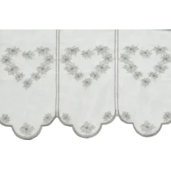 Brise-bise brodé à motifs cœurs
