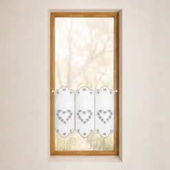 Brise-bise brodé à motifs cœurs