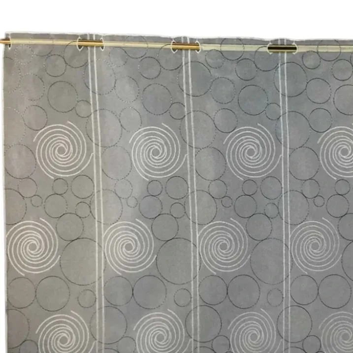 Brise-bise brodé à motifs spirales et cercles