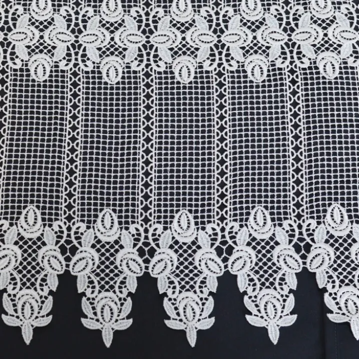 Brise bise en macramé au style ornemental