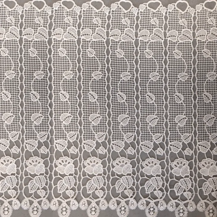 Brise-bise macramé ajouré finition festonnée