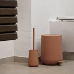 Brosse pour toilette en grès et acier