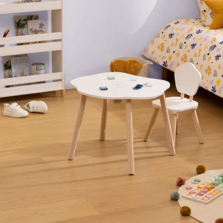 Chaise enfant forme organique