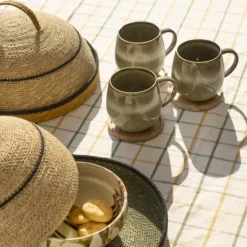 Cloche alimentaire en jonc de mer avec plateau