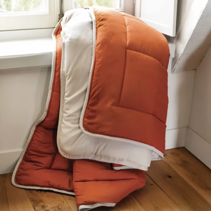 Couette légère réversible bicolore en microfibre 200 gr/m²