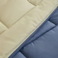 Couette légère réversible bicolore en microfibre 200 gr/m²