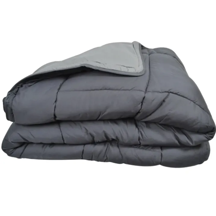 Couette légère réversible bicolore en microfibre 200 gr/m²