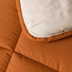 Couette légère réversible bicolore en microfibre 200 gr/m²