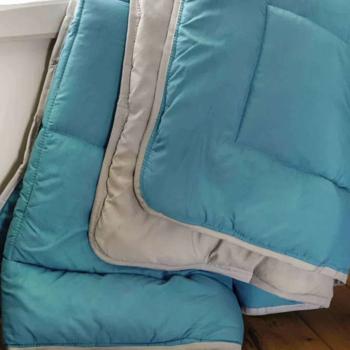 Couette légère réversible bicolore en microfibre 200 gr/m²