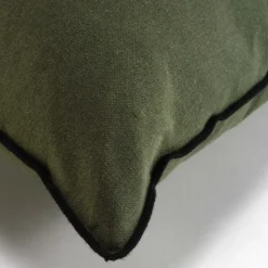 Coussin avec surjet en coton recyclé