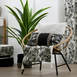 Coussin carré effet velours avec motif en relief tropical