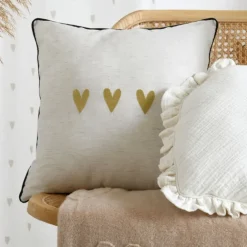 Coussin carré en polylin à motif cœur