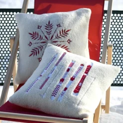 Coussin décoratif effet bouclette style montagne
