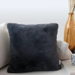 Coussin décoratif imitation fourrure toucher ultra doux