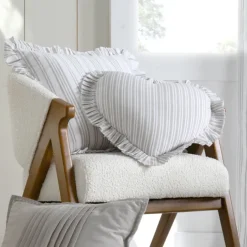 Coussin décoratif romantique en forme de coeur