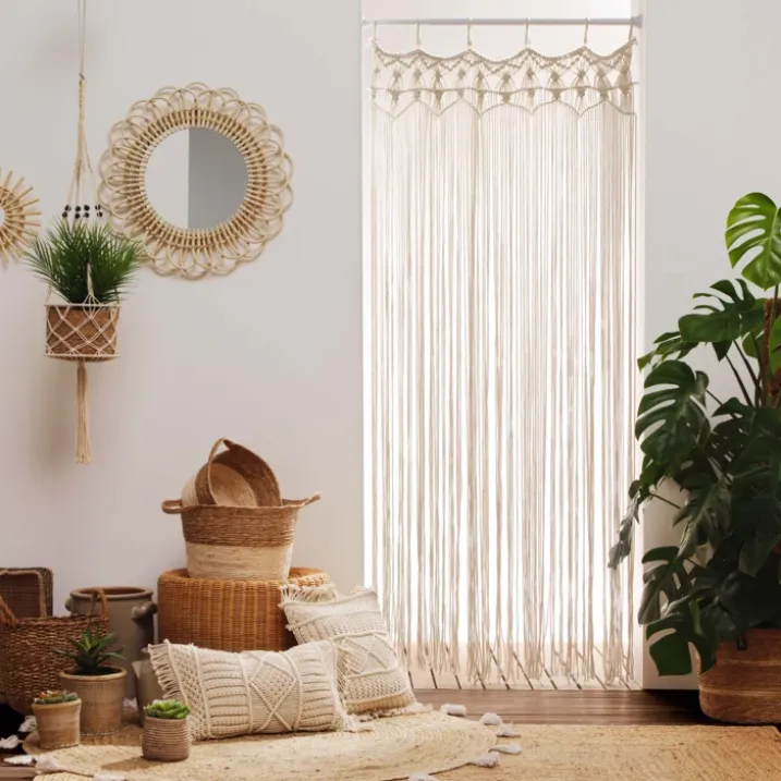 Coussin déhoussable avec franges et macramé