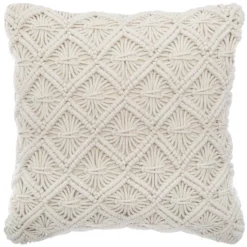 Coussin déhoussable en macramé