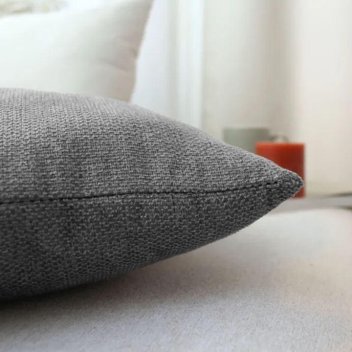 Coussin déhoussable en velours chenillé