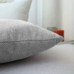Coussin déhoussable en velours chenillé