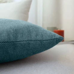 Coussin déhoussable en velours chenillé