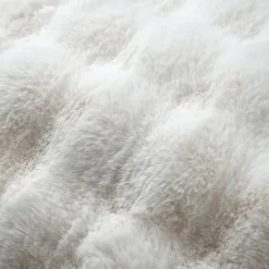Coussin déhoussable imitation fourrure