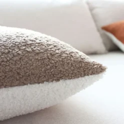 Coussin déhoussable tissu bouclé