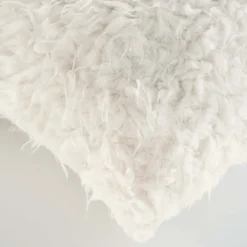 Coussin doux en imitation fourrure avec housse amovible