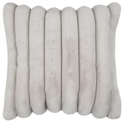 Coussin en imitation fourrure ultra douce à bandes