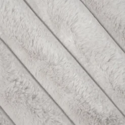Coussin en imitation fourrure ultra douce à bandes