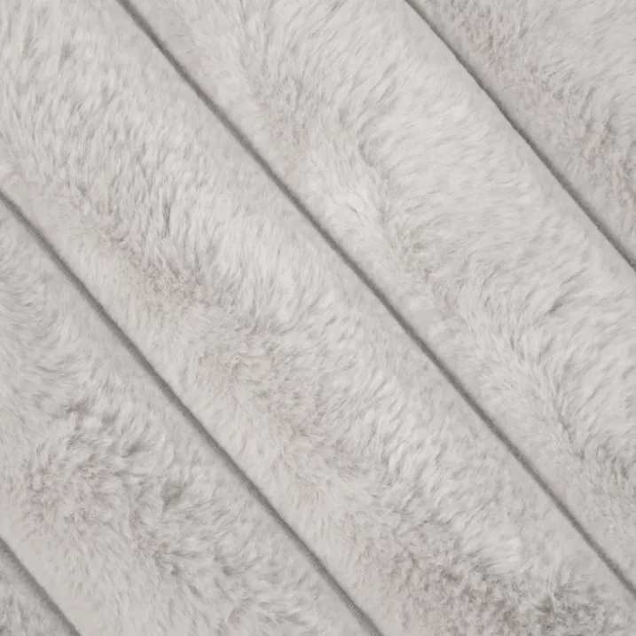 Coussin en imitation fourrure ultra douce à bandes