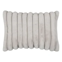 Coussin en imitation fourrure ultra douce à bandes