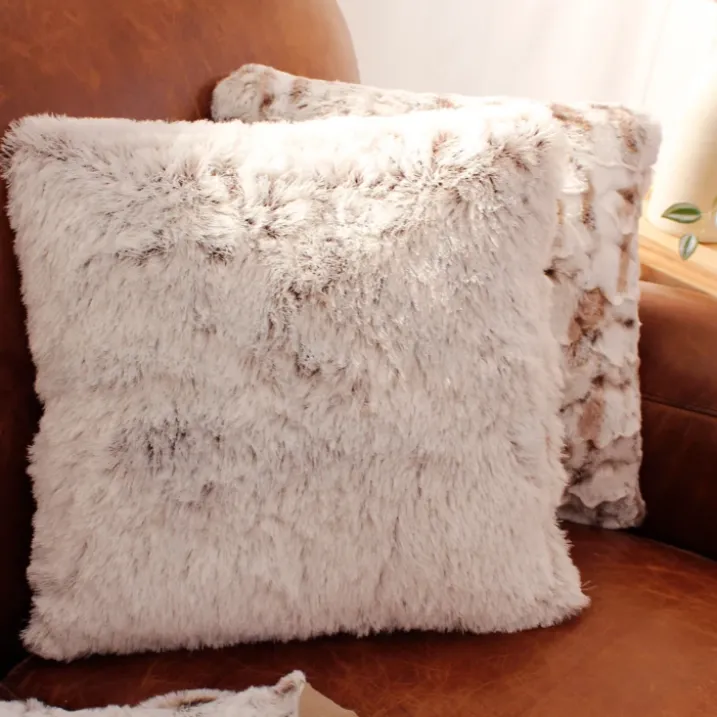 Coussin en imitation fourrure