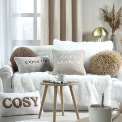 Coussin en polaire avec message brodé