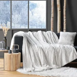 Coussin imitation fourrure