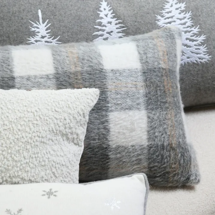 Coussin rectangulaire à carreaux effet laine