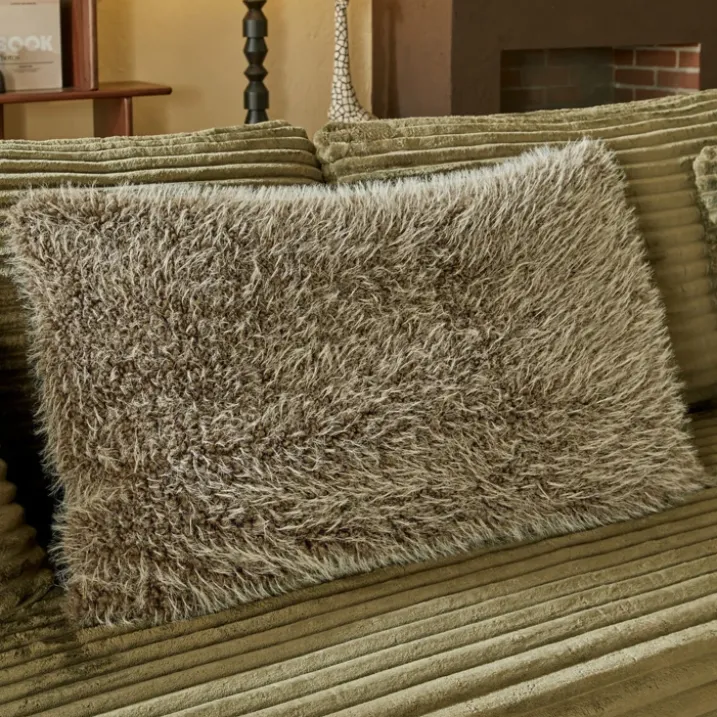 Coussin rectangulaire à poils longs