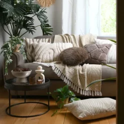 Coussin rond à poils longs