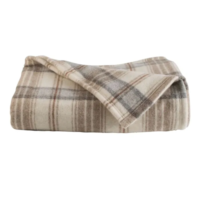 Couverture en laine tartan esprit montagne