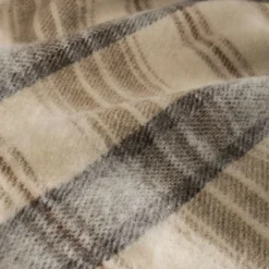 Couverture en laine tartan esprit montagne