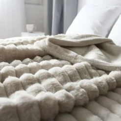 Couverture imitation fourrure et flanelle