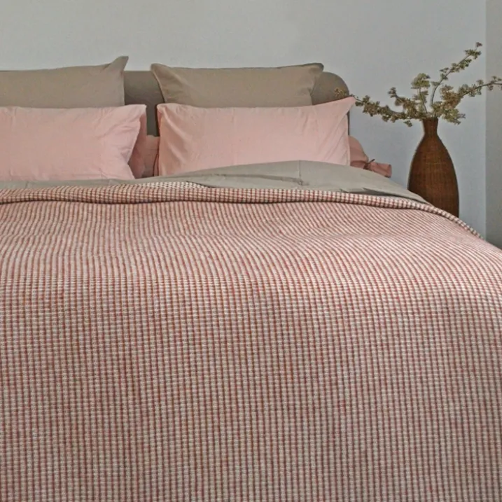 Dessus de lit tissé en coton recyclé motif nid d’abeille