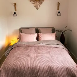 Dessus de lit tissé en coton recyclé motif nid d’abeille