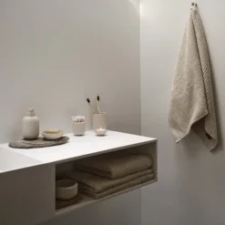 Distributeur de savon design pour salle de bain