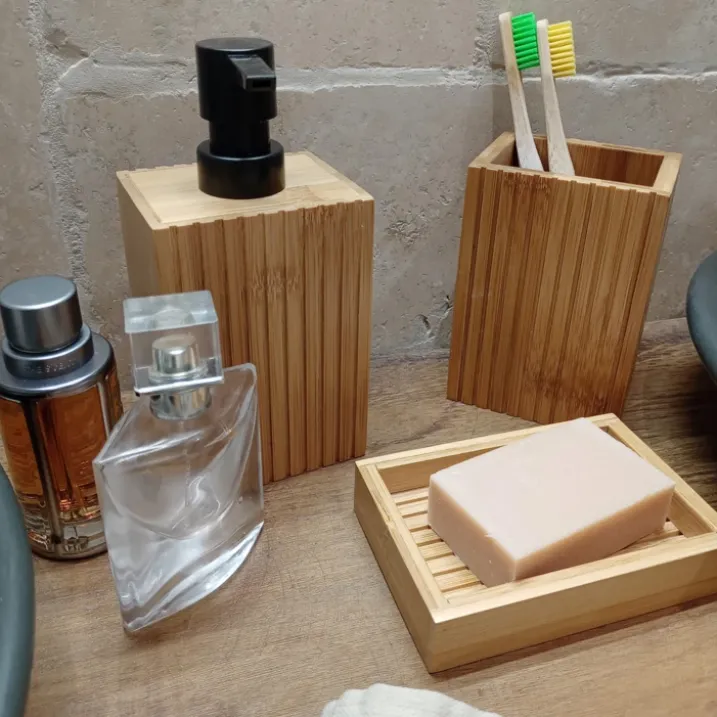 Distributeur de savon en bambou