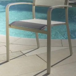 Fauteuil à accoudoir et textilène