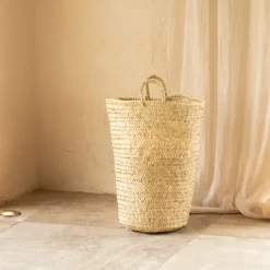 Grand panier en feuilles de palmier avec anse
